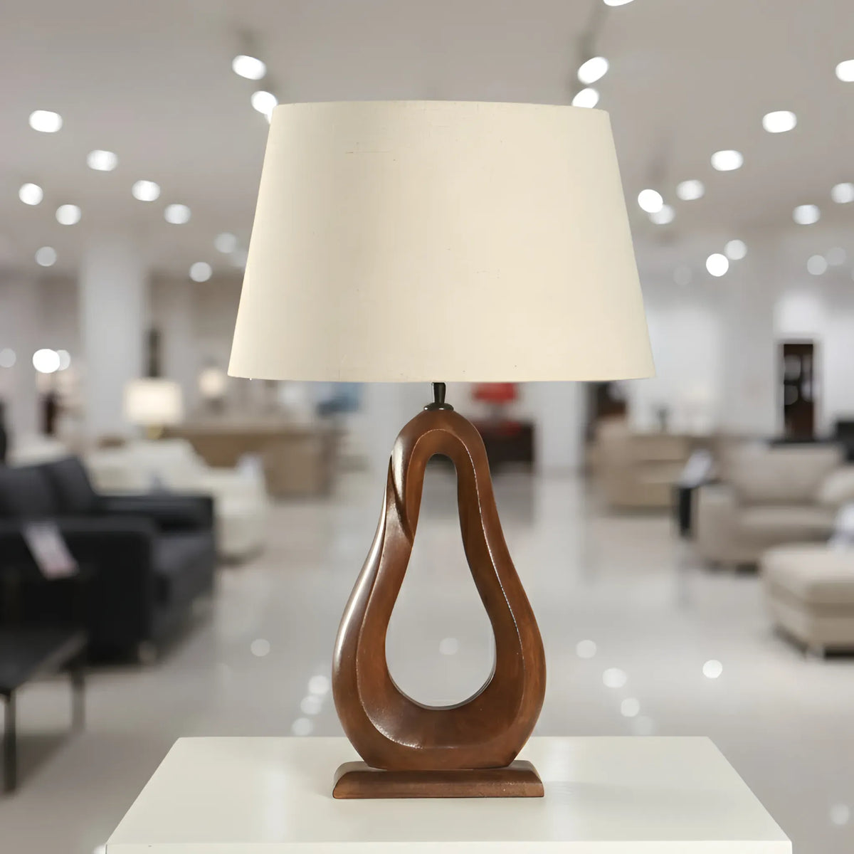 Arlo Sculpted lamp